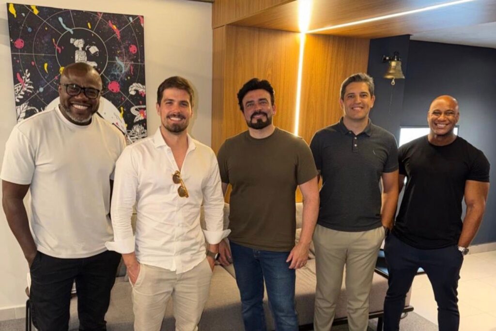 Emilinho Surita e André Abootre se juntam a Jimmy Peixoto na Influencers Virtuais para acelerar crescimento nacional da empresa