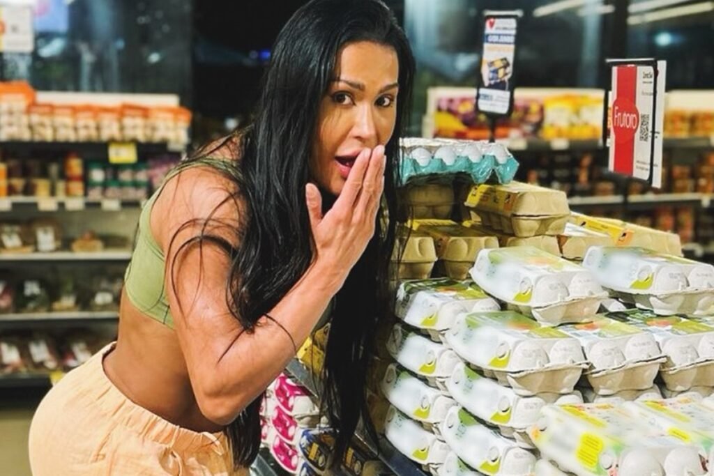 Gracyanne Barbosa faz simpatia com ovos para afastar chuva do Rock in Rio